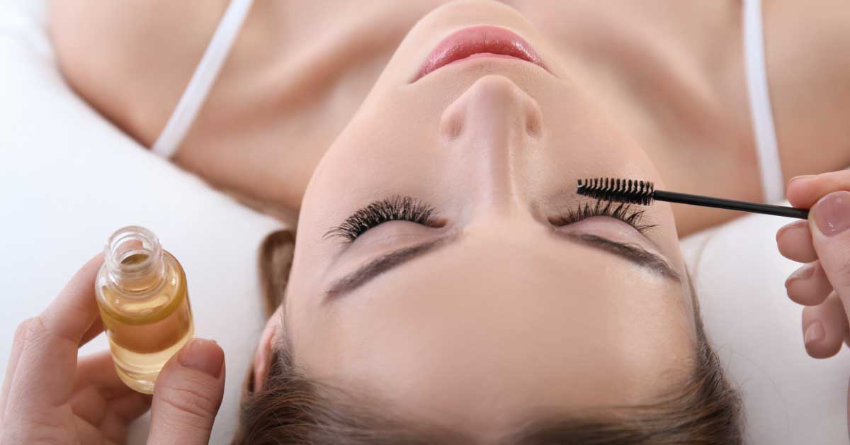  Ricinusovo ulje za trepavice i obrve – zašto je toliko dobro?